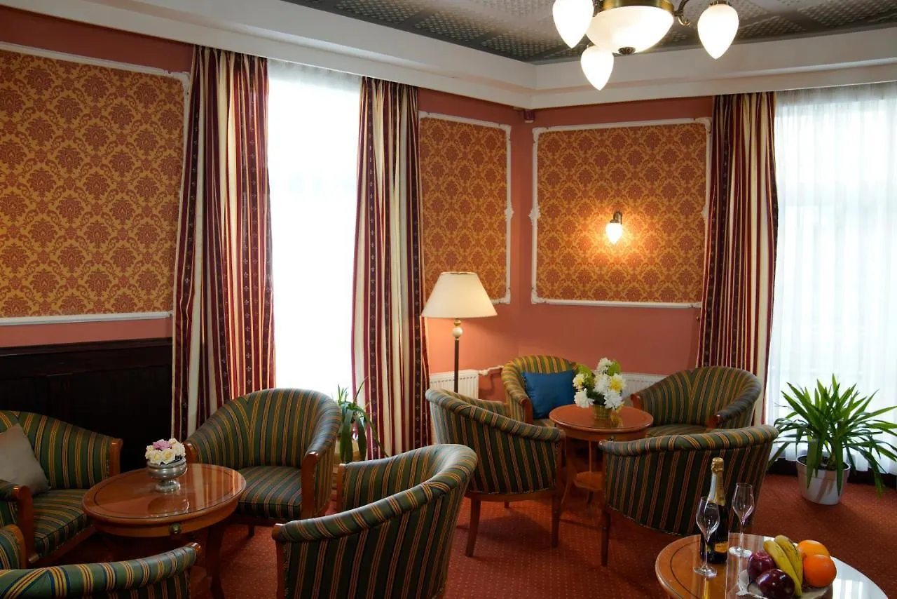 Hotel Villa Lauretta كارلوفي فاري 4*,